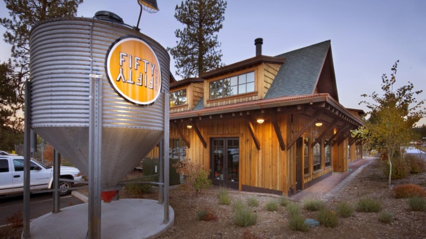 Er plante, eine Brauerei namens FiftyFifty Brewing Co. zu eröffnen. Imperial Eclipse Stout Elijah Craig: Kräftiger Geschmack