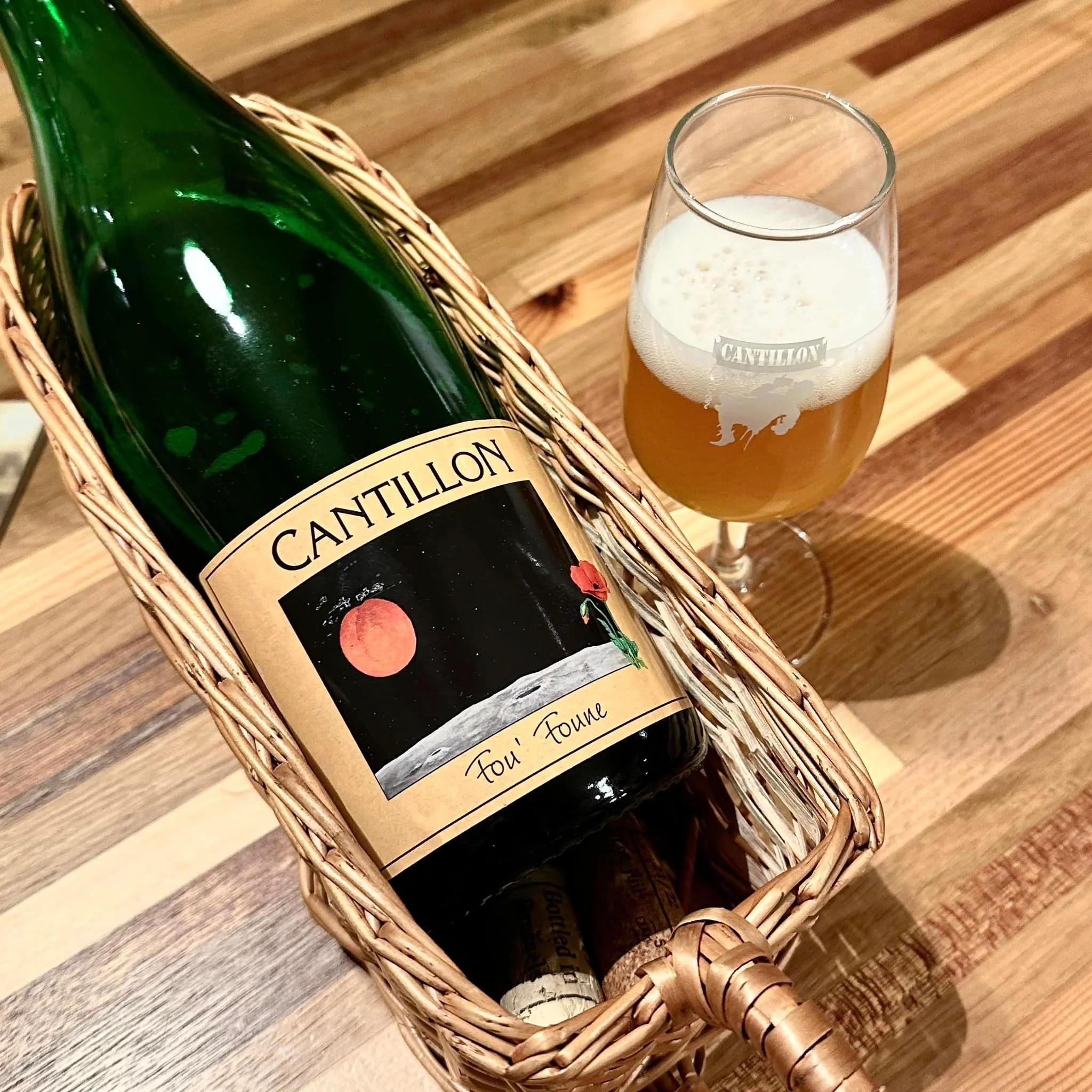 Fou' Foune: Special Fruit Flavors and Belgian Beer Culture Fou Foune beer in a bar with a layer of soft foam and afternoon light. 2 - Fou' Foune: Special Fruit Flavors and Belgian Beer Culture