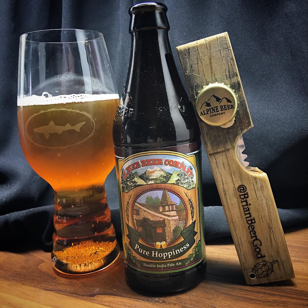 Pure Hoppiness - Hành Trình Cảm Xúc Qua Từng Ngụm Bia Ly bia Imperial IPA voi lop bot min tao nen mot cam giac manh me va tuoi moi tu Pure Hoppiness - Pure Hoppiness - Hành Trình Cảm Xúc Qua Từng Ngụm Bia