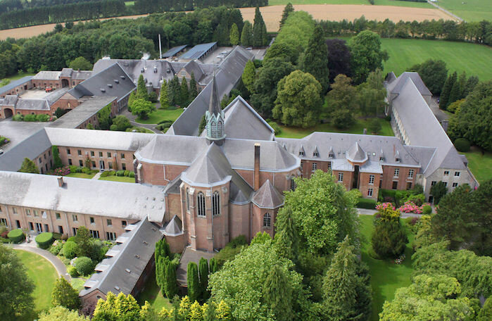 Nha may bia Chimay noi san xuat dong bia Trappist noi tieng - Bleue (Blue): Kh&aacute;m Ph&aacute; Bia Belgian Dark Strong Ale