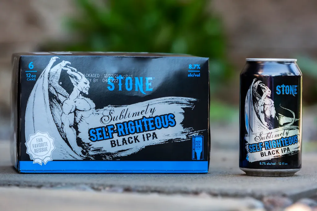 Ảnh chính diện chai bia Sublimely Self-Righteous Black IPA với nhãn đen đặc trưng và họa tiết mạnh mẽ. Ảnh chính diện chai bia Sublimely Self-Righteous Black IPA với nhãn đen đặc trưng và họa tiết mạnh mẽ.