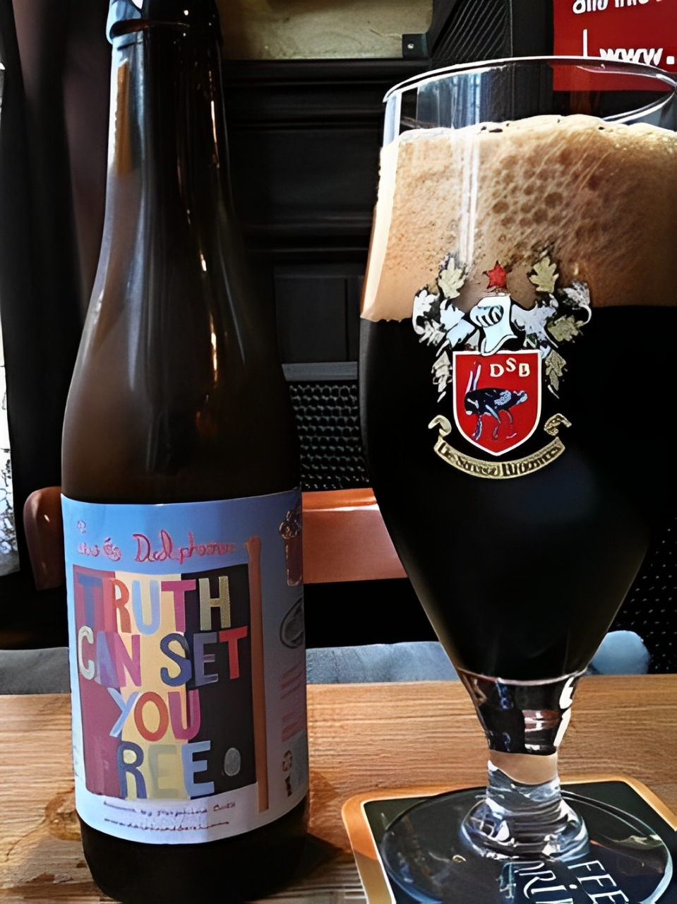 Cuvée Delphine: Tinh Hoa Nghệ Thuật Và Cảm Xúc Can canh lop bia den sanh min bot mong trong ly snifter - Cuvée Delphine: Tinh Hoa Nghệ Thuật Và Cảm Xúc