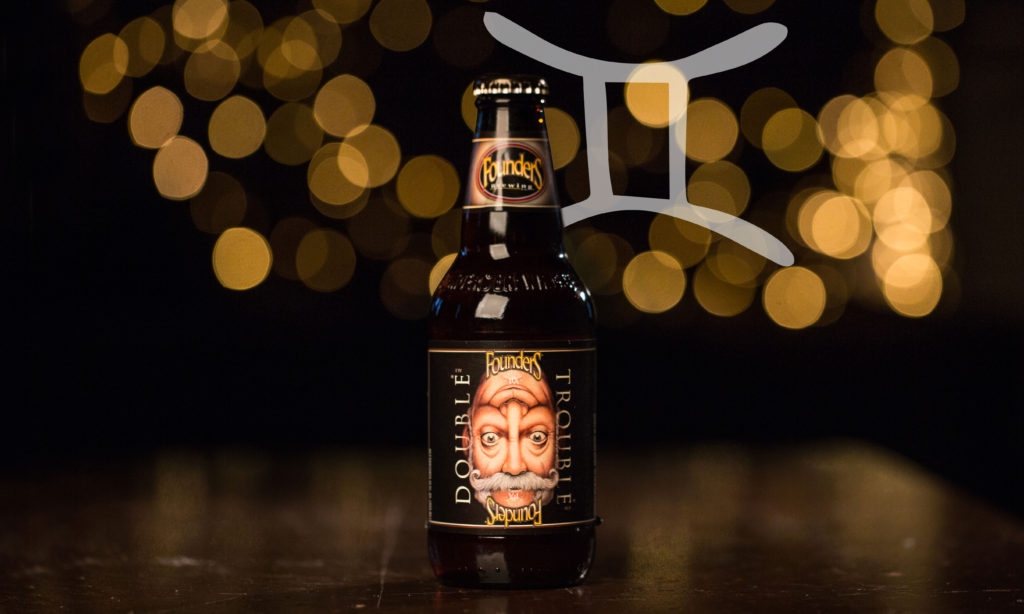 Chai Double Trouble với nhãn độc đáo, màu vàng cam nổi bật, phong cách Imperial IPA Chai Double Trouble với nhãn độc đáo, màu vàng cam nổi bật, phong cách Imperial IPA