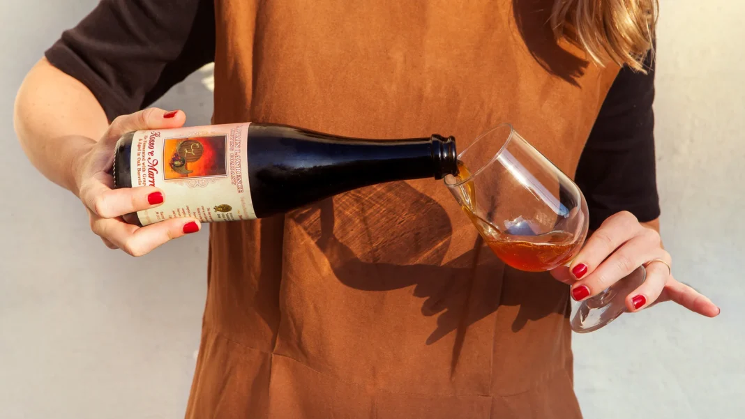 Rosso E Marrone-Flasche mit charakteristischer rotbrauner Farbe