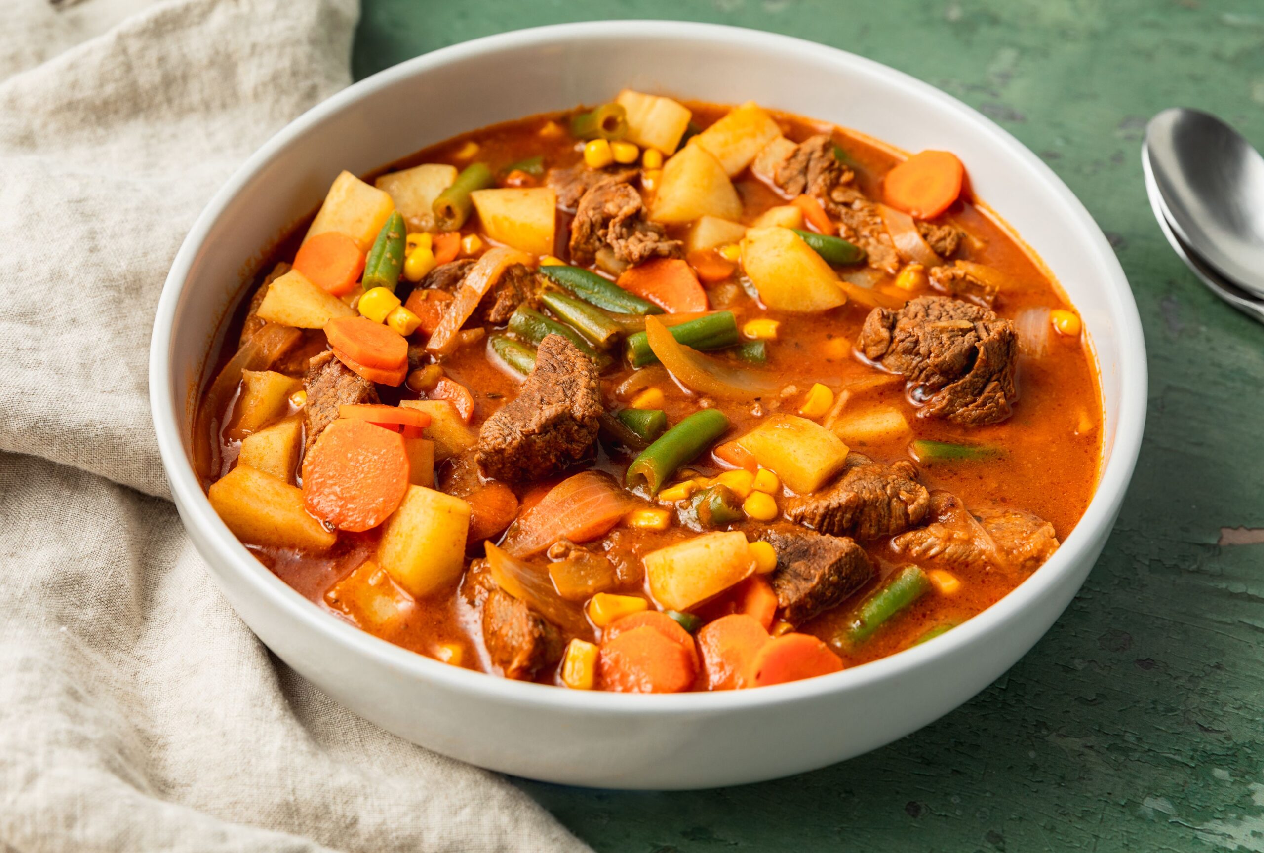 Fragrant ham hock with black pepper sauce – the perfect match for the mild spiciness of Rye on Rye scaled - Tenner: The Origin of Pure Lager