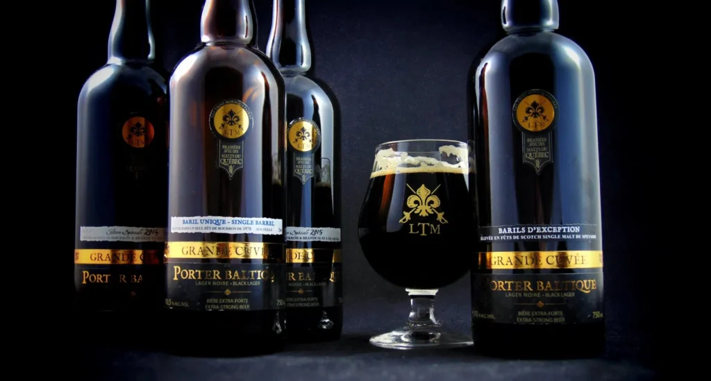 Grande Cuvée Porter Baltique: Ein Meisterwerk aus Quebec Grande Cuvee Porter Baltique Glas Schwarzbier mit gehackter Flasche 1024x549 - Grande Cuvée Porter Baltique: Ein Meisterwerk aus Quebec