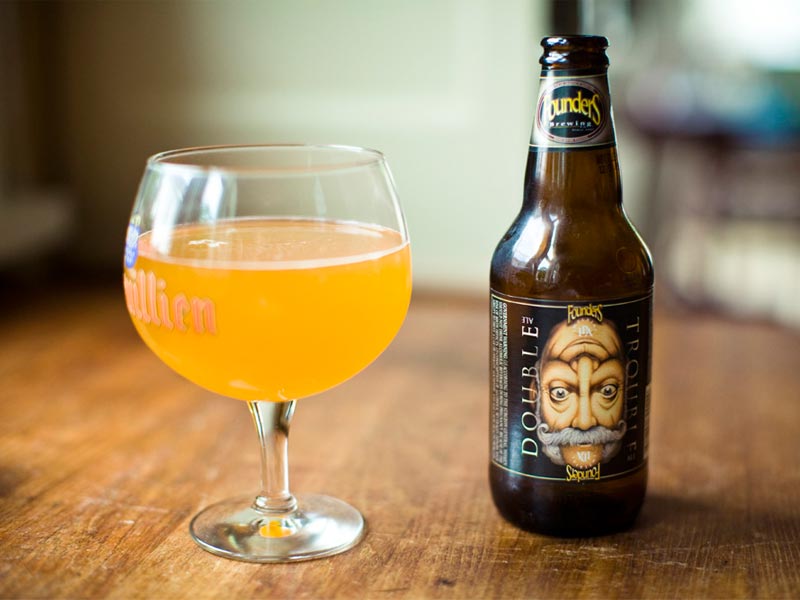 Double Trouble: Cơn Lốc Vị Giác Từ Founders Ly bia ho phach ong anh voi lop bot trang xop dam da phong cach Imperial IPA - Double Trouble: Cơn Lốc Vị Giác Từ Founders