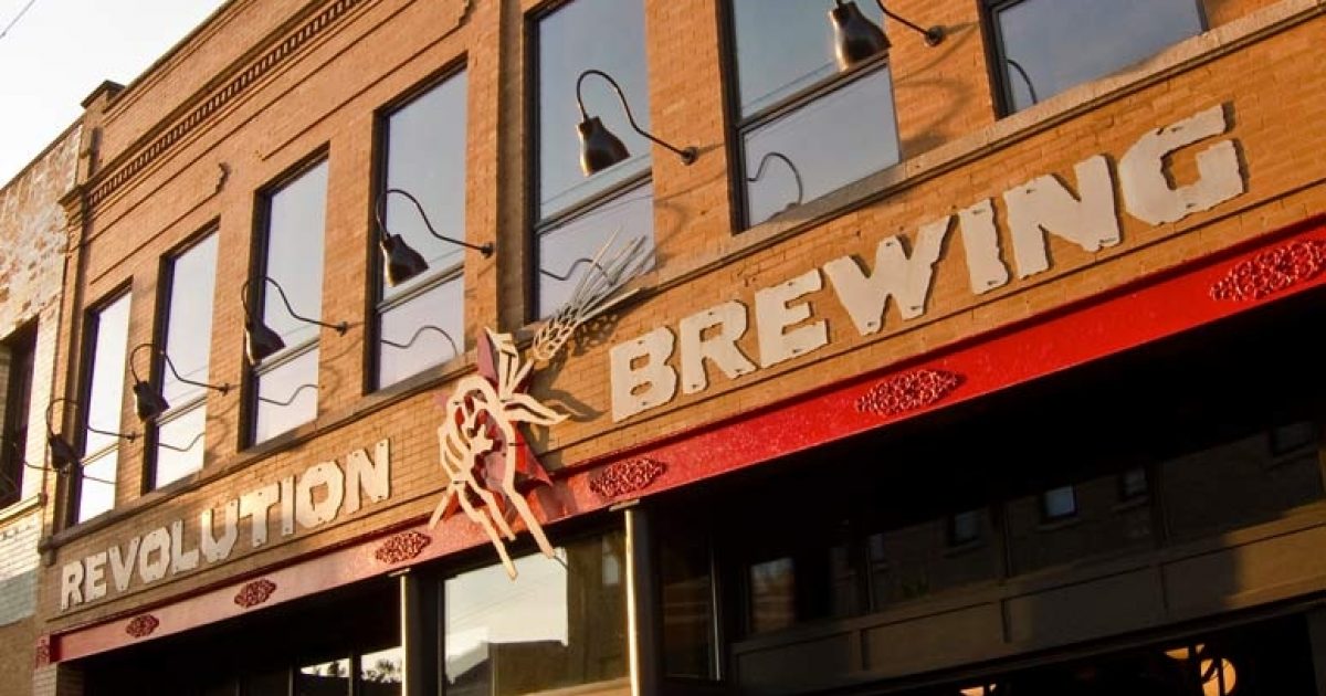 Revolution Brewing Chicago präsentiert sein Außengelände – Baphomet: Ein kühnes Mysterium von Revolution Brewing Chicago