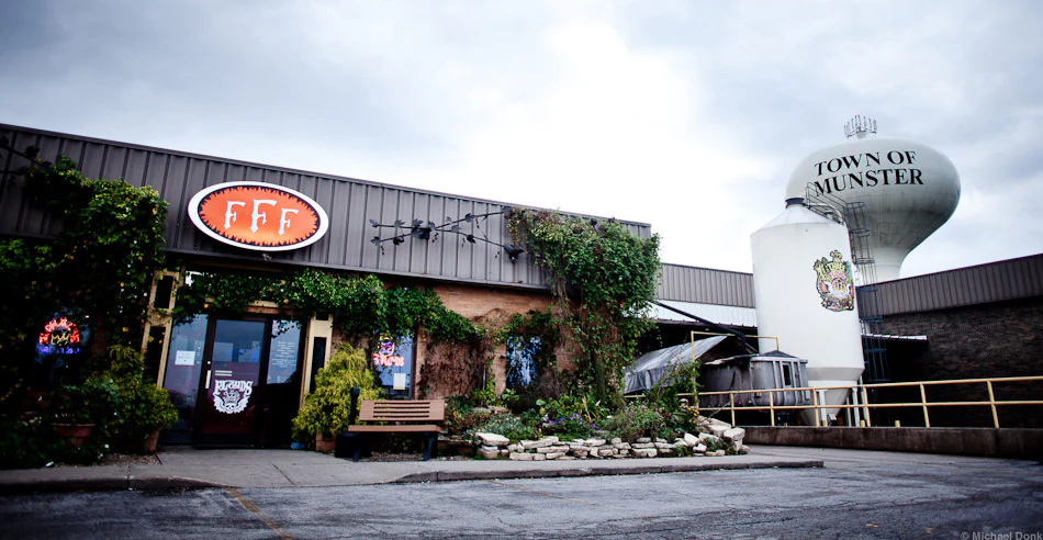 Toan canh nha may 3 Floyds Brewing Co. noi san sinh ra nhung dong bia doc dao nhu Broo Doo 1 - Broo Doo: B&ugrave;ng Nổ Hương Vị Hoa Bia Tươi Từ Mỹ