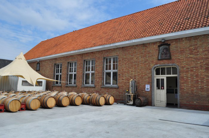 Cuvée Delphine: Tinh Hoa Nghệ Thuật Và Cảm Xúc Toan canh nha may De Struise Brouwers tai Oostvleteren Bi - Cuvée Delphine: Tinh Hoa Nghệ Thuật Và Cảm Xúc