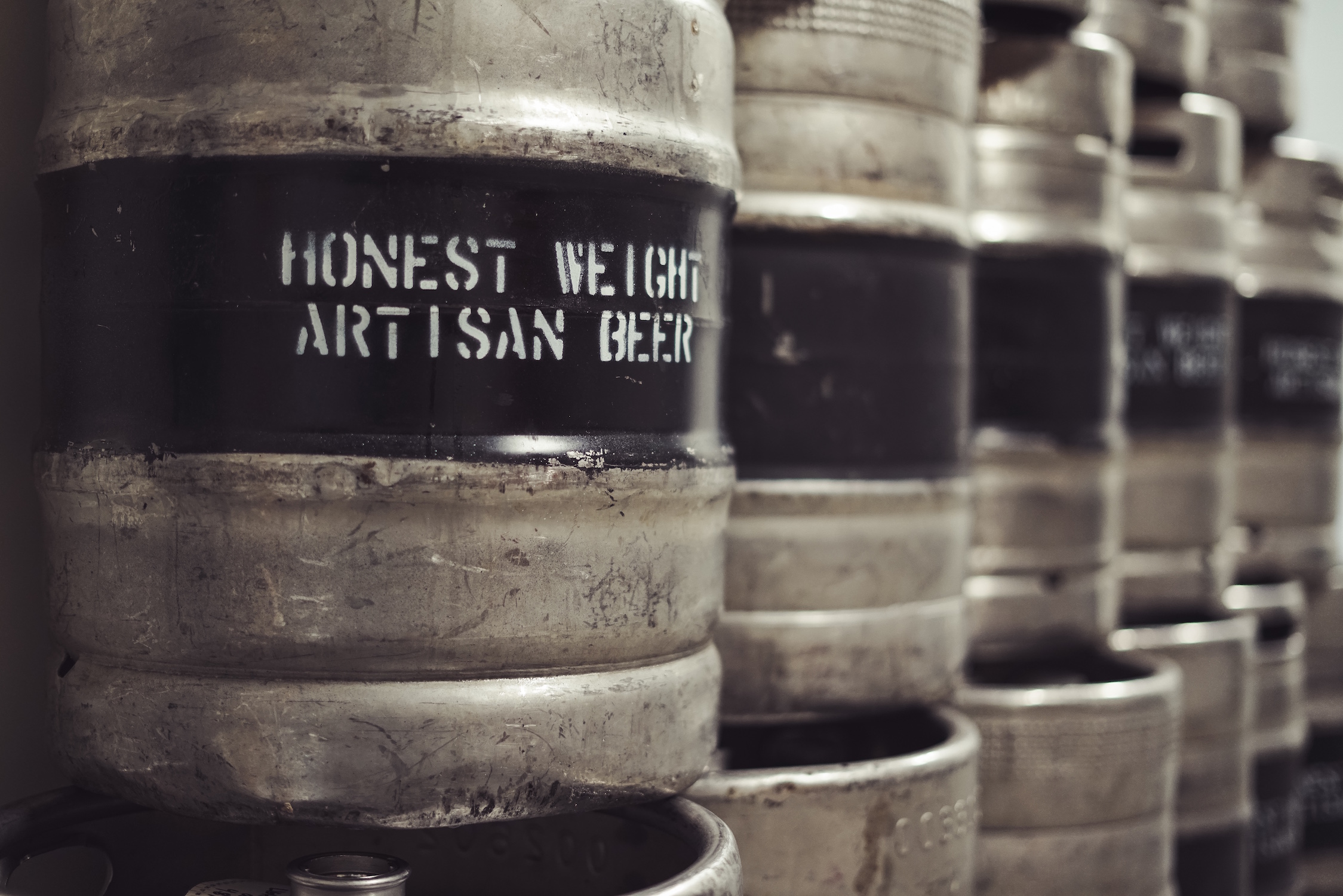 Honest Weight Artisan Beer is not a brewery on the lake or in the city - Gate 37 Grisette: The Light Taste of Freedom