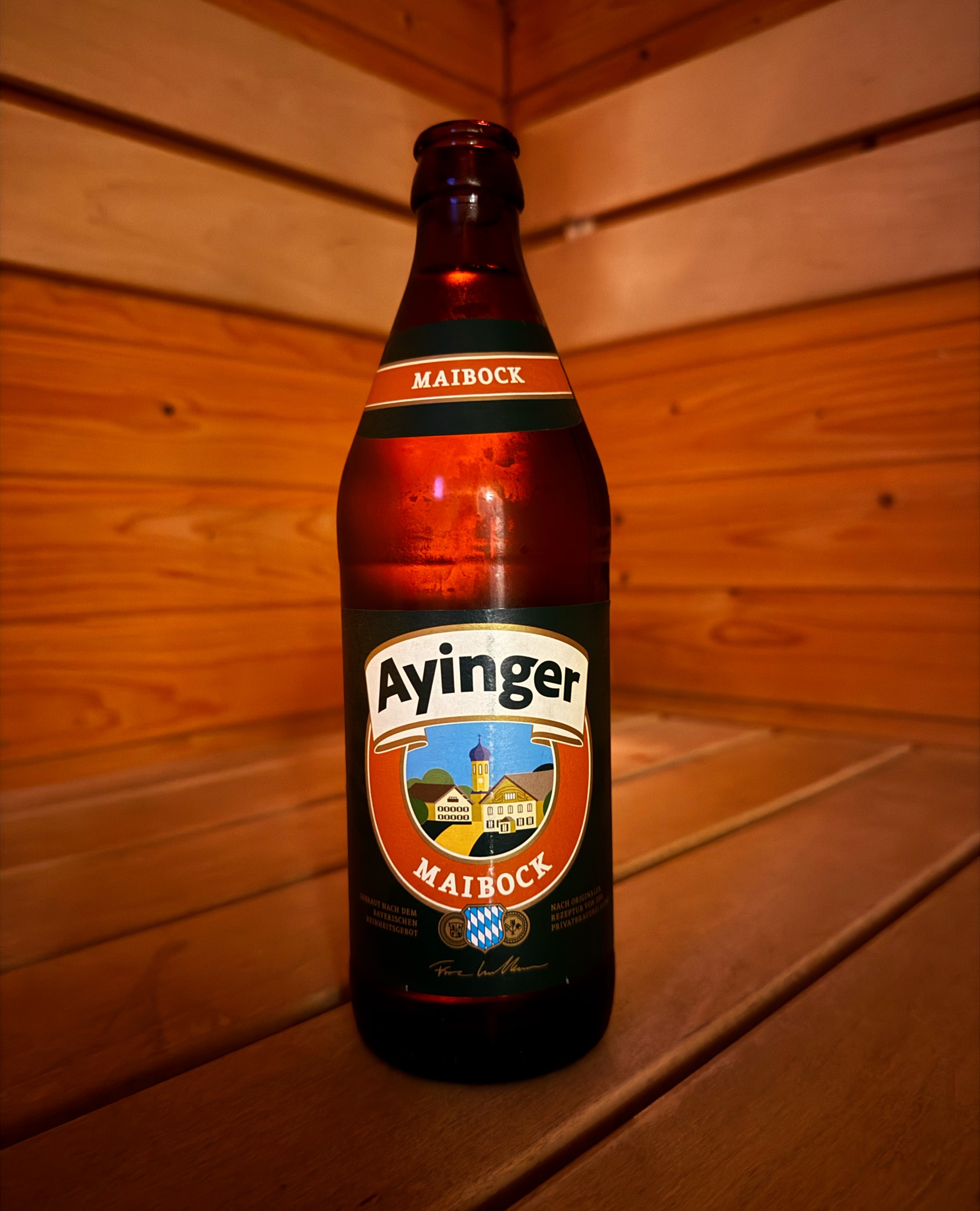 He took a photo of Ayinger Maibock beer bottle - Ayinger Maibock: "The Boss" of the Bock Line