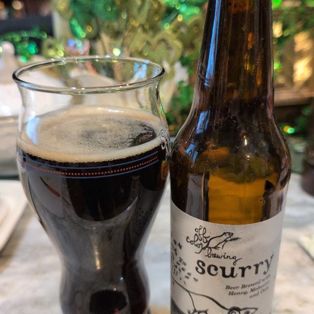 A glass of Altbier Scurry beer with a layer of dark brown powder and delicate sweetness - Scurry: Intersection of Tradition and Creativity