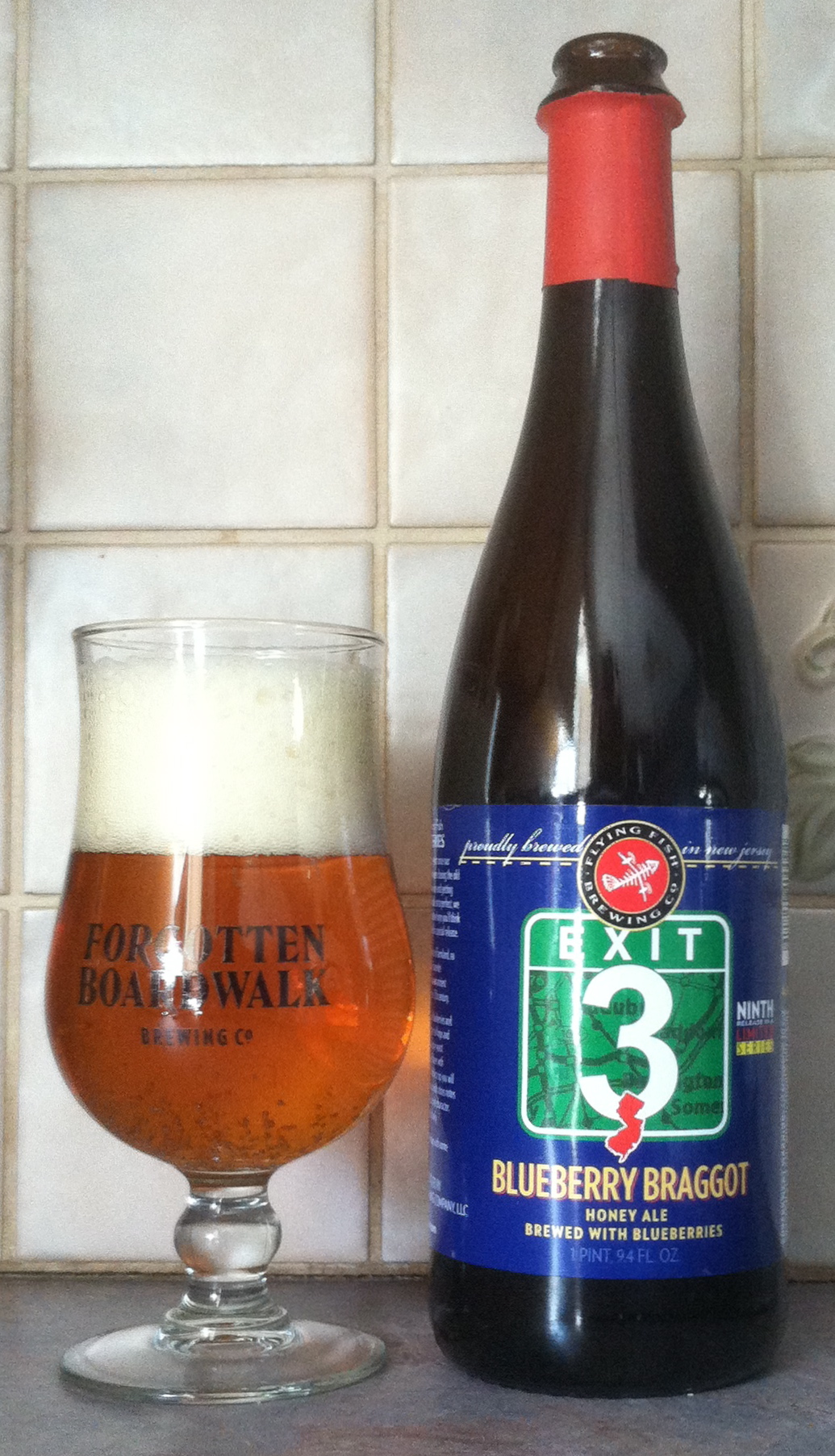 Exit 3 Blueberry Braggot is a special combination of fresh blueberries and malt - Exit 3 Blueberry Braggot: A Creative Flavor Journey