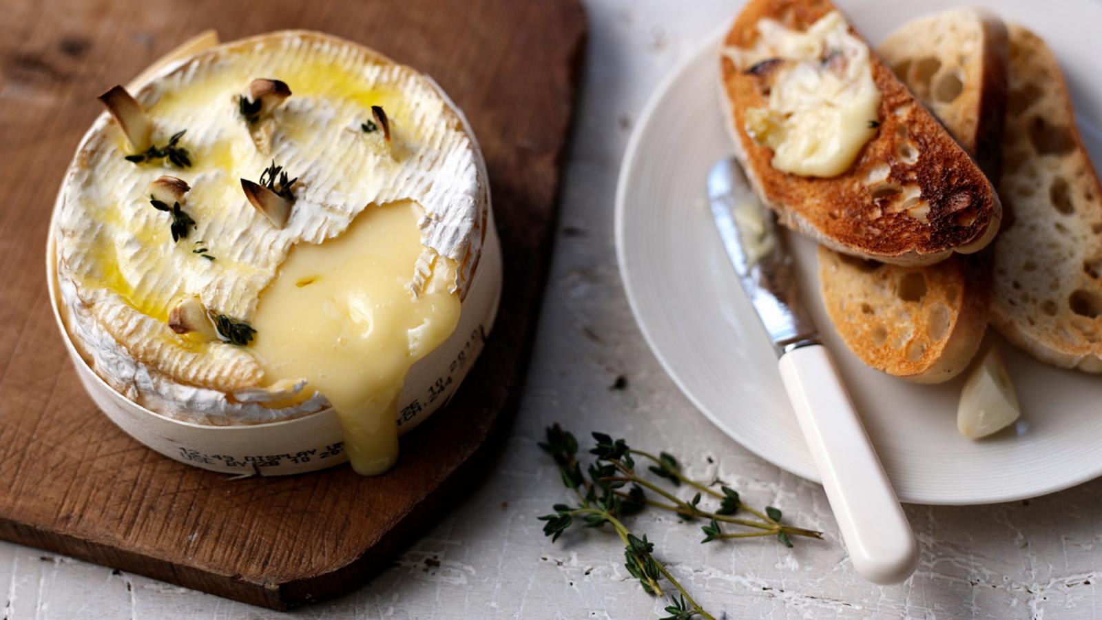Houblon Chouffe: Ein langanhaltender Duft, den man nur schwer loslassen kann Houblon Chouffe passt gut zu Weichkäse wie Brie-Camembert - Houblon Chouffe: Ein anhaltendes Aroma, das schwer loszulassen ist