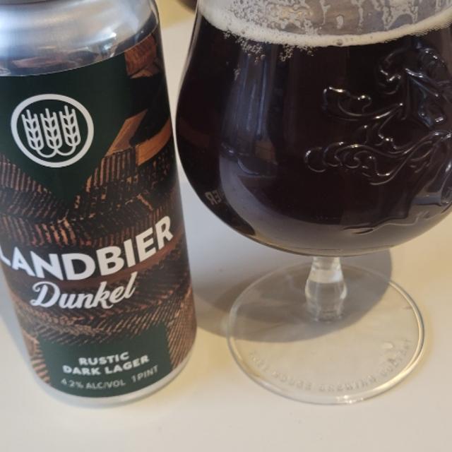 Landbier Dunkel khong ngot khong qua dang ma cham dung vao diem can bang ma moi nguoi yeu bia deu mong muon - Landbier Dunkel &ndash; Chạm V&agrave;o Ho&agrave;i Niệm Bằng Vị Gi&aacute;c