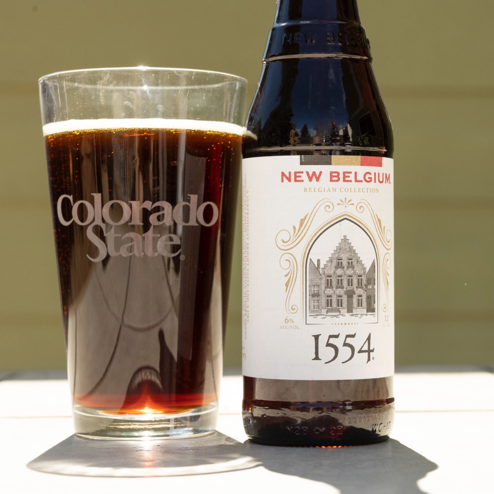 1554 beer glass with dark brown color shows the characteristics of European Dark Lager - 1554: One Glass of Beer, Thousands of Emotions