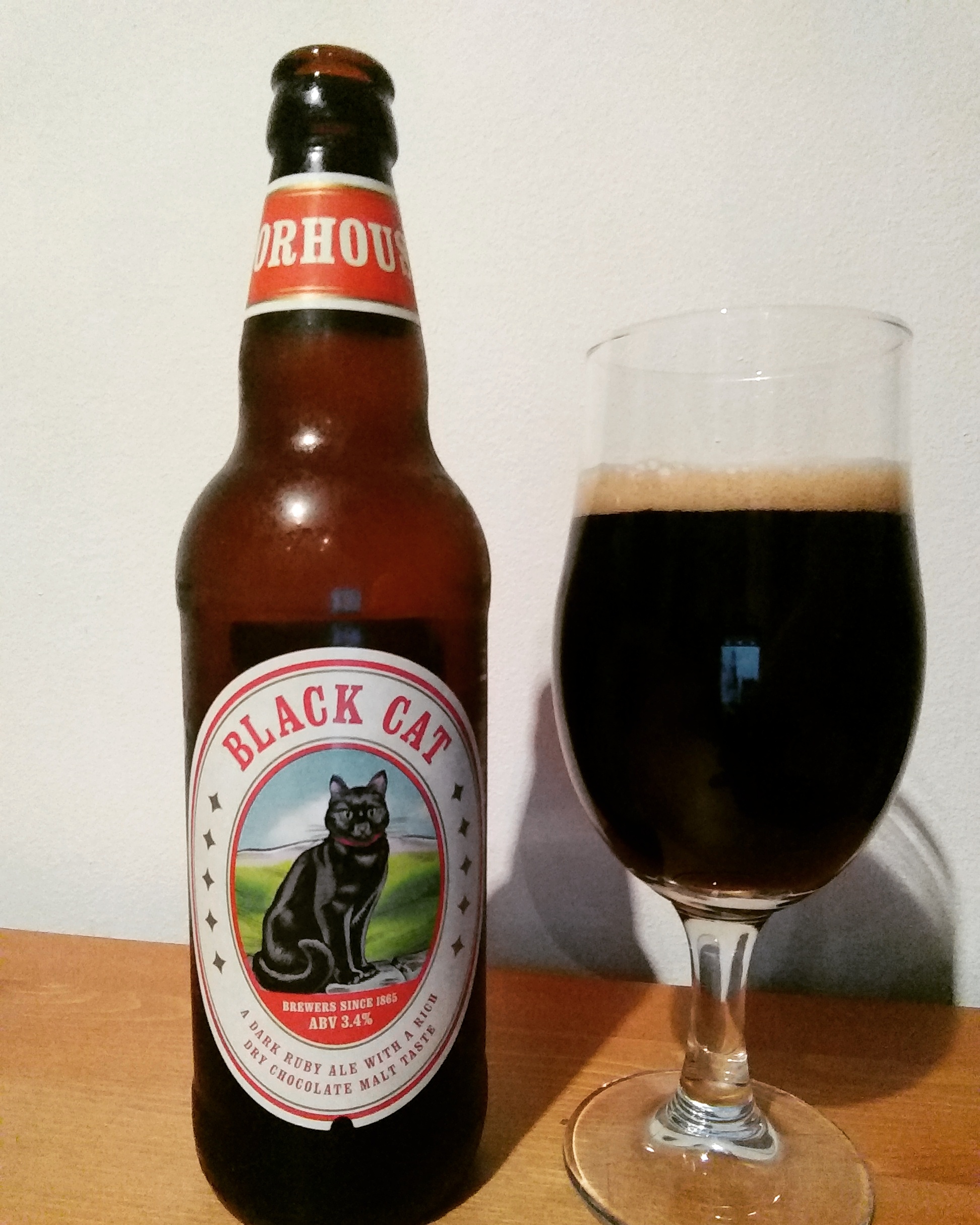 Black Cat beer glass with special dark brown color and powder - Black Cat – The Rich Black Gem