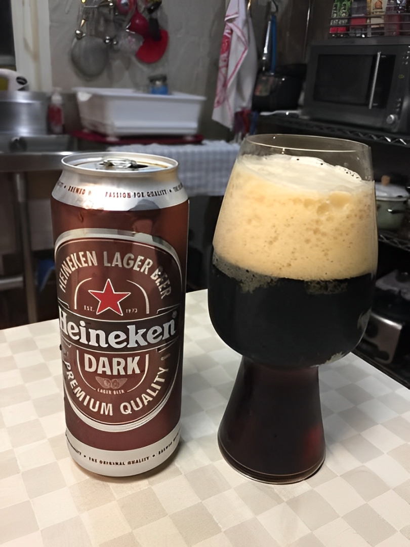 Heineken Dark Lager - Hành Trình Đầy Màu Sắc Ly bia Heineken Dark Lager voi mau nau do dac trung bot min mang 1 - Heineken Dark Lager - Hành Trình Đầy Màu Sắc