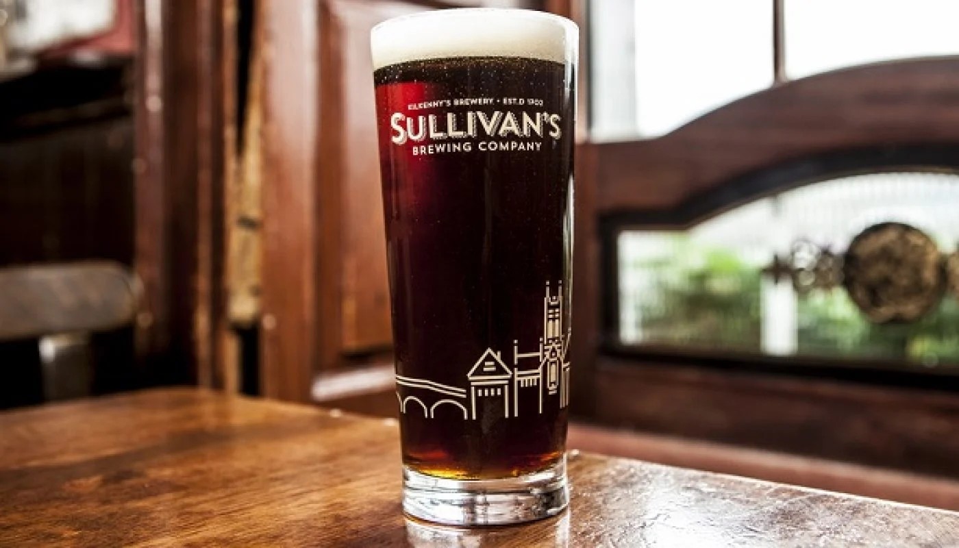 モルティングス・アイリッシュ・エールは、アイリッシュ・レッド・エールのシリーズを現代風にアレンジした製品です。 - モルティングス・アイリッシュ・エール：豊かな風味を持つ伝統的なアイルランドビール