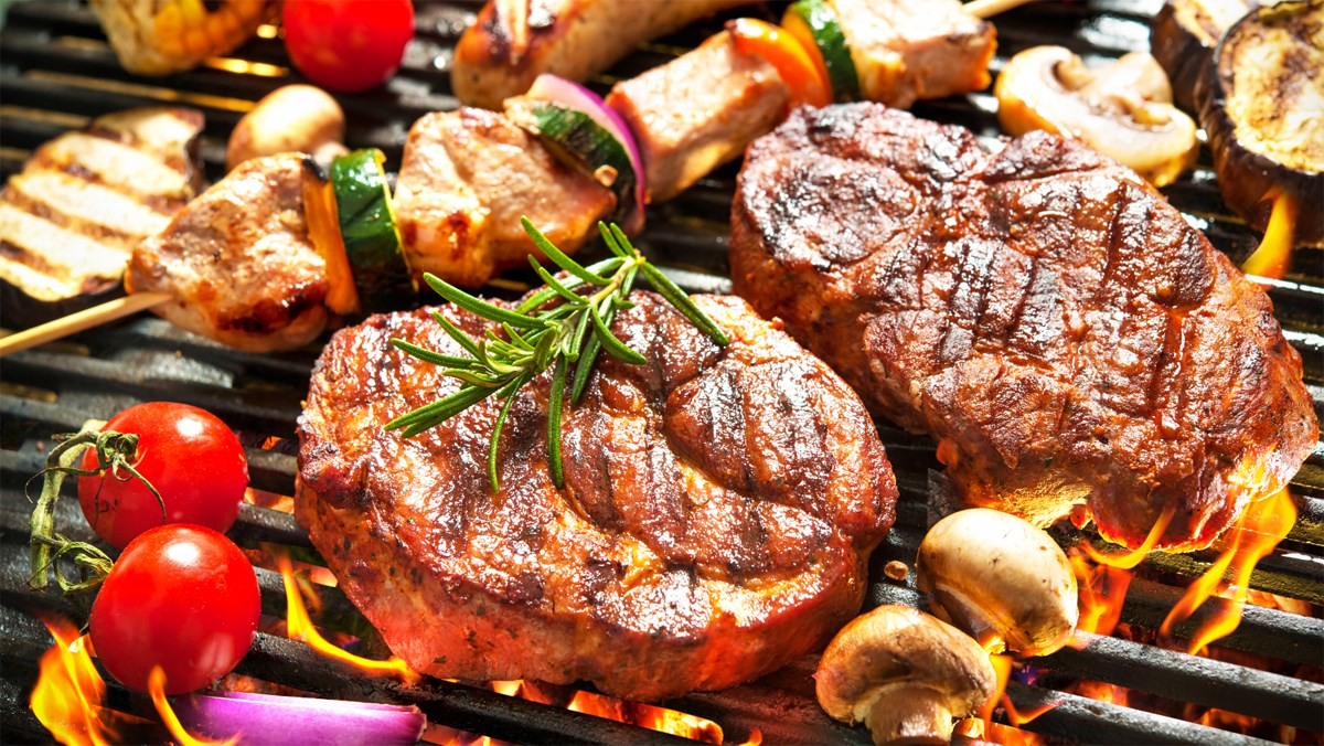 Tschechisches Grillfleisch passt perfekt zu Budvar Tmavy Lezak und zeigt sein kulinarisches Talent - Budvar Tmavy Ležák: Entdecken Sie das charmante tschechische Schwarzbier