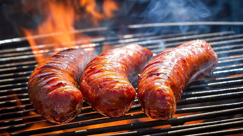 Grilled sausage with ice cream with Polotmavy brings a rich and interesting culinary experience - Polotmavy: The Creative Czech Beer Story