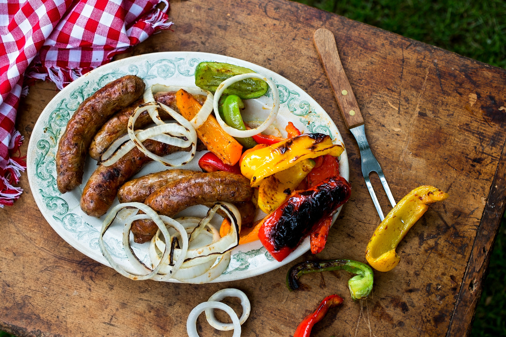 Fragrant grilled sausages, a perfect combination with Ayinger Maibock, creating a BBQ atmosphere - Ayinger Maibock: "The Boss" of the Bock Line