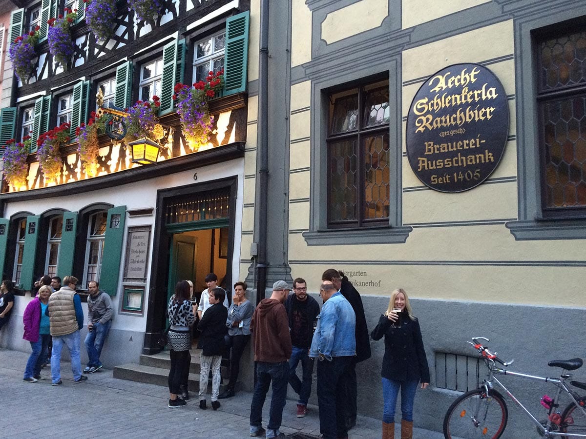 Nha may Heller Brau Trum KG noi san sinh ra dong bia Schlenkerla duoc thanh lap tu nam 1405 - Aecht Schlenkerla Rauchbier Urbock: 600 Năm Đi Qua L&agrave;n Kh&oacute;i