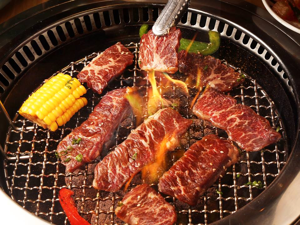Pan Galactic Gargle Blaster: Ein Vorgeschmack auf die Raumfahrt Gegrillte BBQ- oder gegrillte Fleischgerichte werden eine wunderbare Attraktion sein, wenn sie mit Pan Galactic Gargle Blaster genossen werden - Pan Galactic Gargle Blaster: Taste Travel Universe