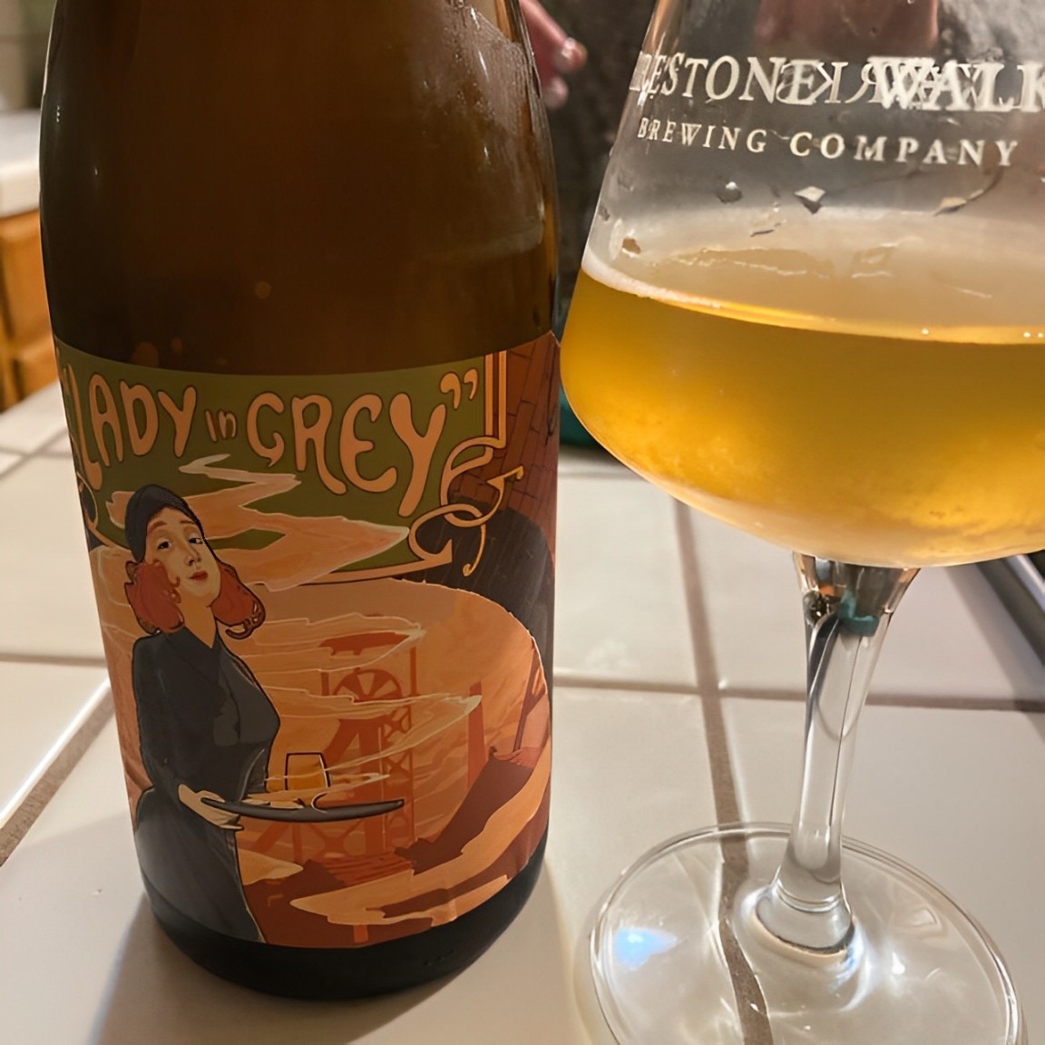 Pour Lady In Grey into a tulip glass – a favourite for its ability to diffuse the aroma and retain the powder - Lady In Grey Grisette: A Gentle Taste Tells a Deep Story