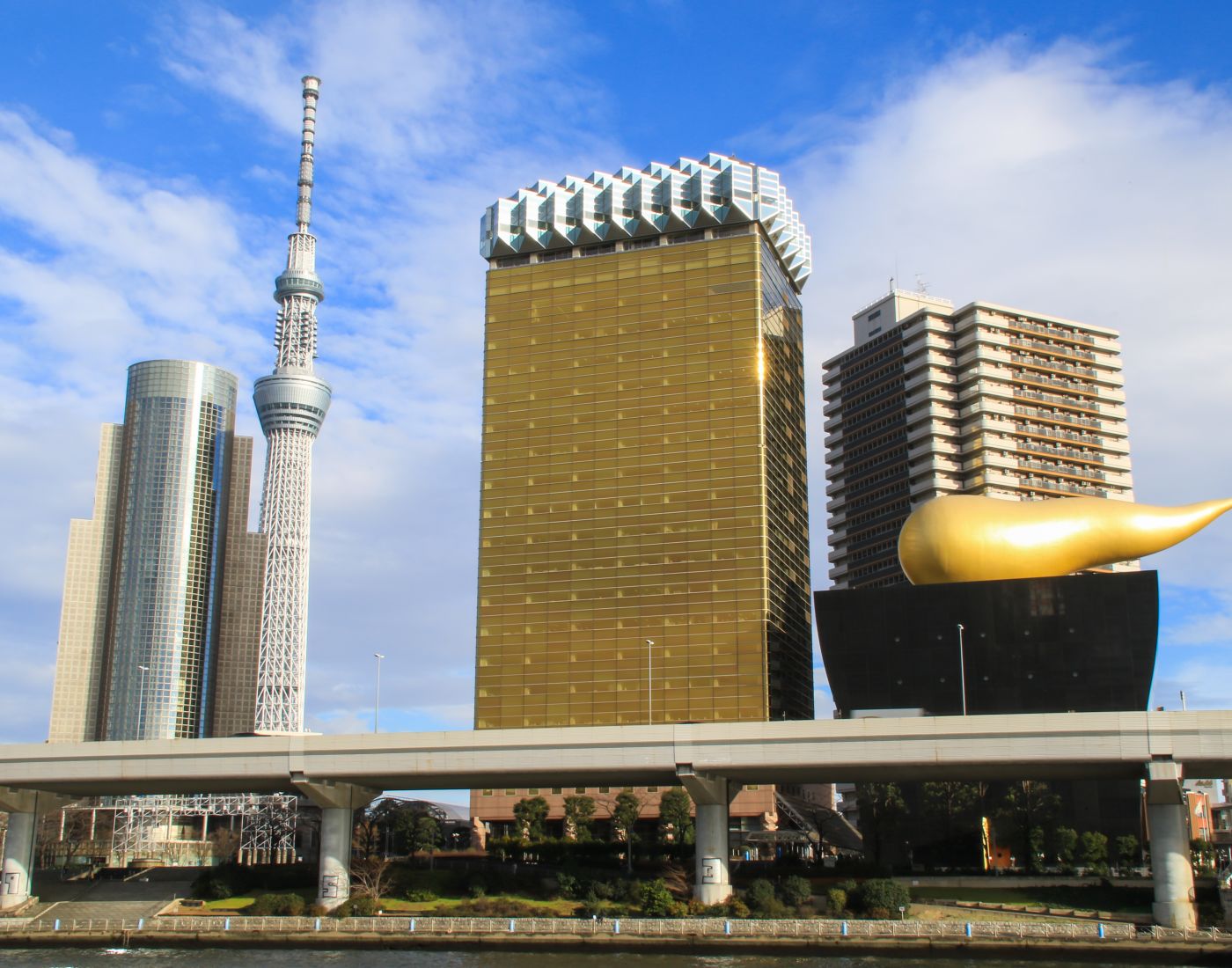 日の出を意味するアサヒは、単なる名前ではなく、美味しい信念の宣言です - アサヒスタイルフリー：ビールの一滴一滴に太陽の光が宿る