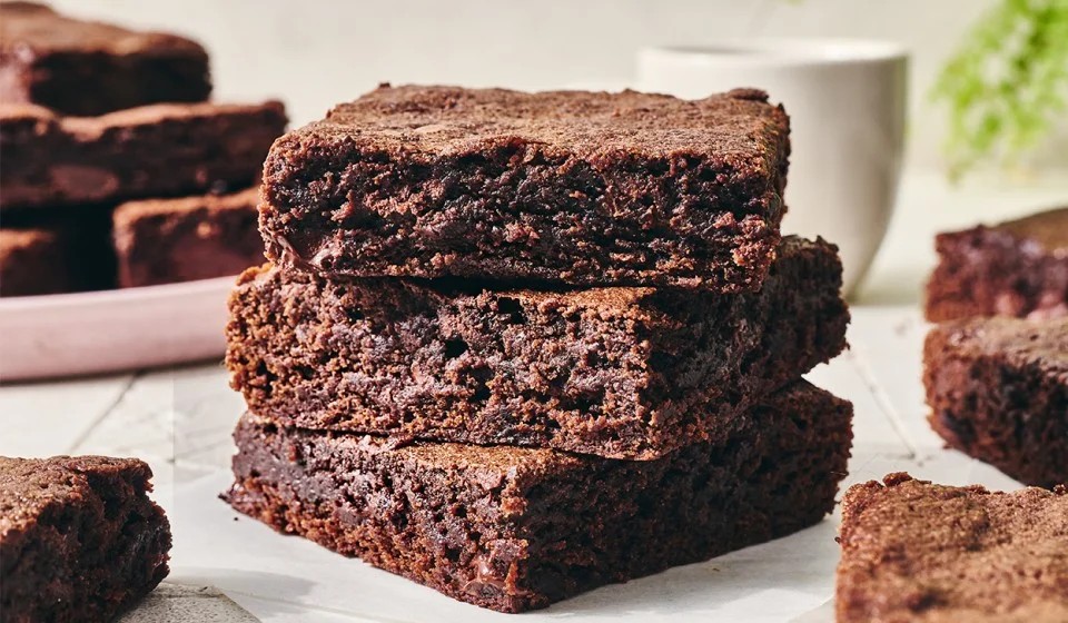 Banh brownie am min rat phu hop de thuong thuc cung bia nay - Death By Coconut: Say Đắm 'C&aacute;i Chết Ngọt Ng&agrave;o'