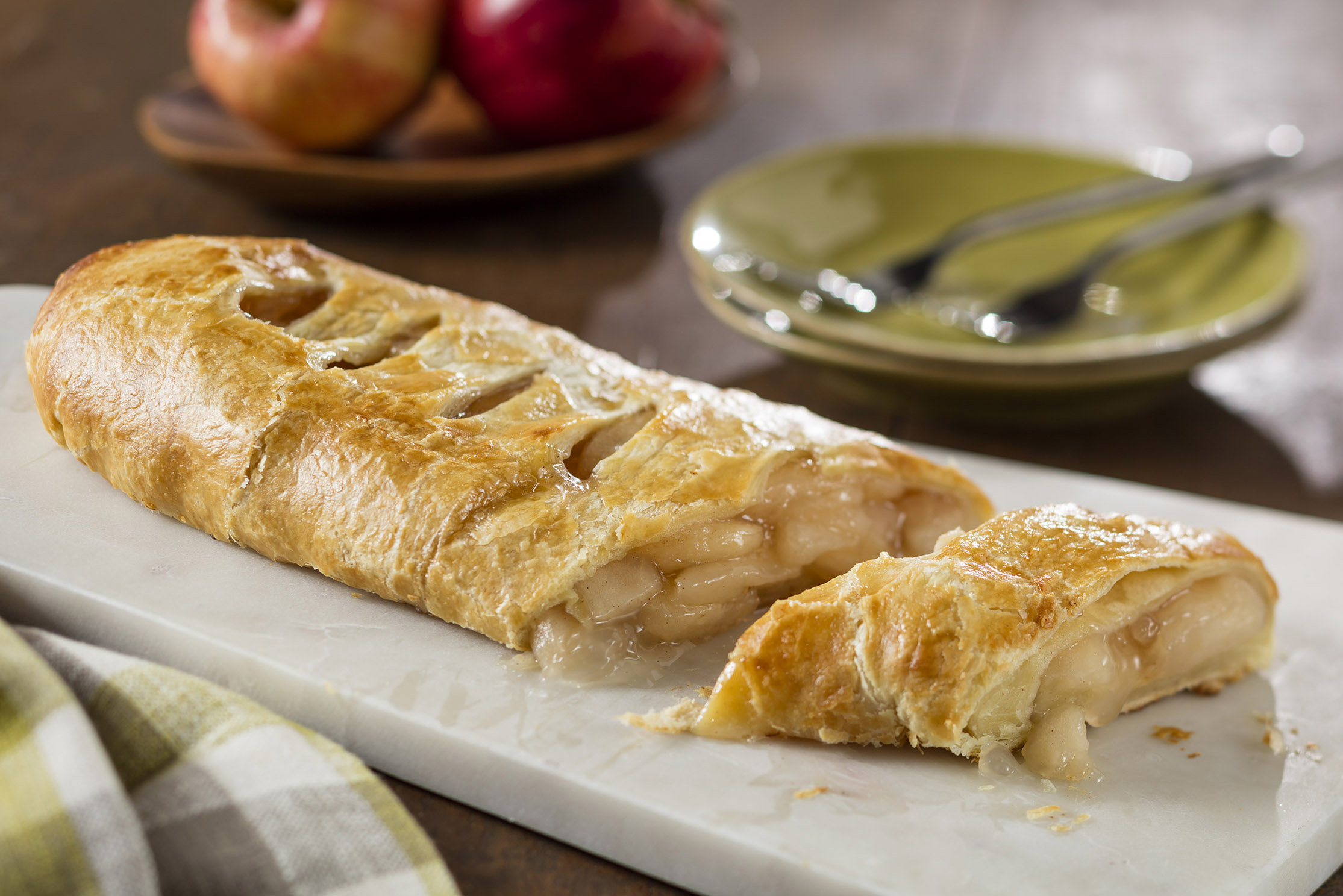 Steaming strudel is the perfect match for this beer - Weihenstephaner Hefeweissbier Dunkel: The Black Soul of Seduction