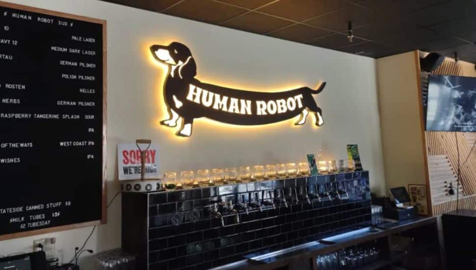 Ben trong nha may bia Human Robot Brewery o My - Czech 10&deg;: Tinh T&uacute;y S&eacute;c Trong Từng Giọt V&agrave;ng