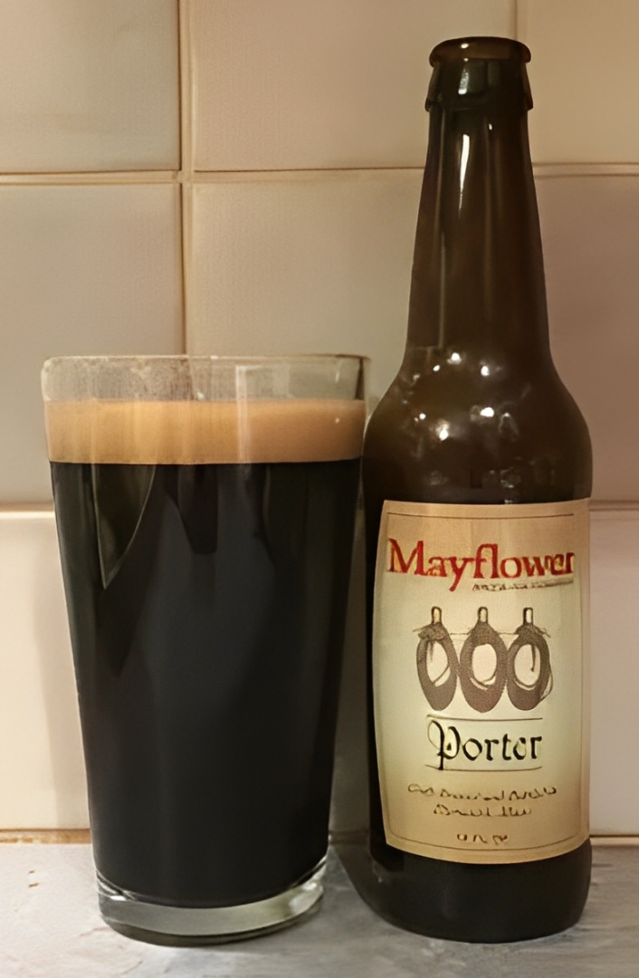 Mayflower Porter: Đánh Thức Vị Giác Hoài Cổ Bia co mau nau den huyen bi trong bong toi ly bia bong bung sang voi anh do gu am ap - Mayflower Porter: Đánh Thức Vị Giác Hoài Cổ