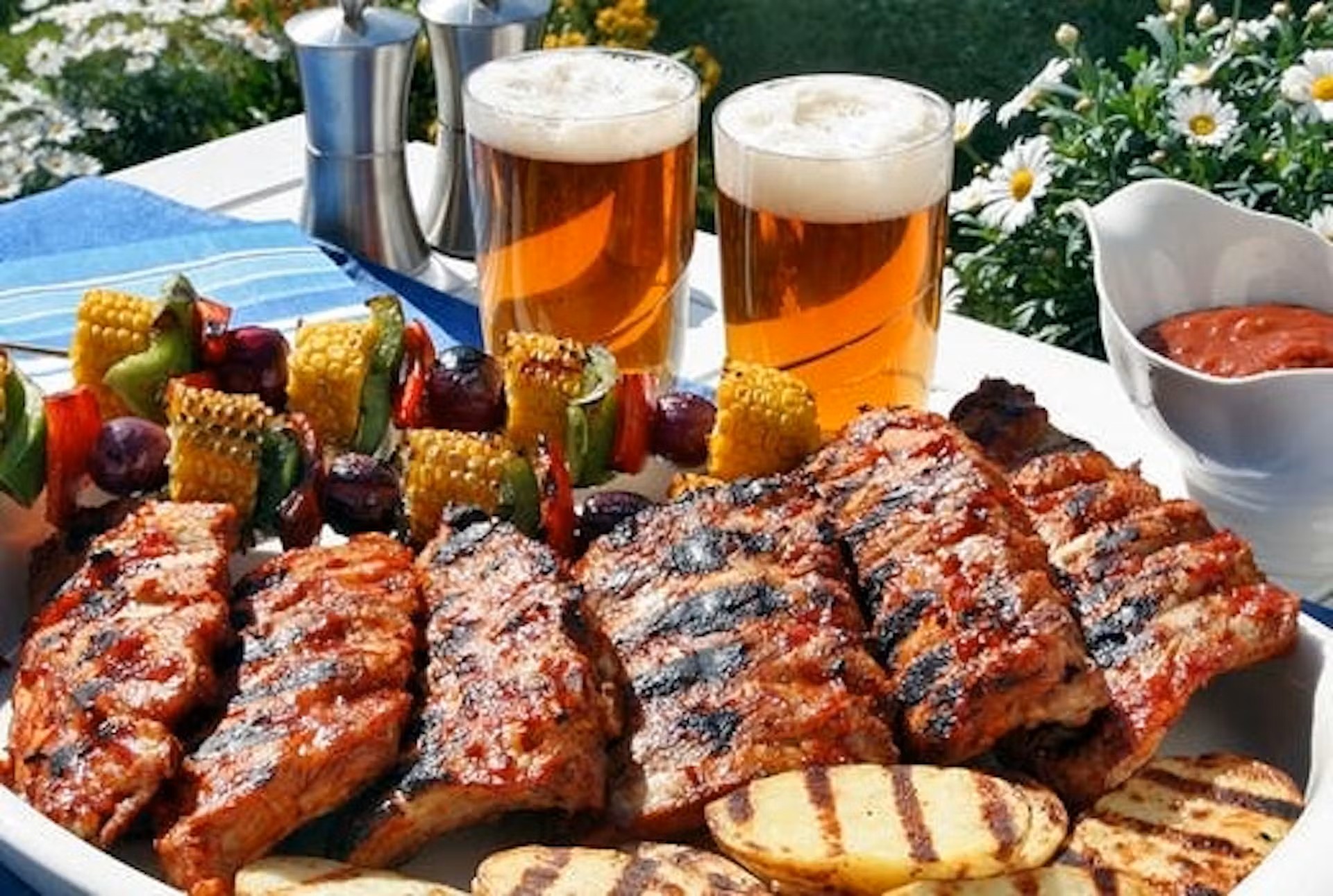 Beer goes well with smoked BBQ ribs like a duet with the same flavor - Black Bavarian: Black Gem From The Legendary German Beer Incubator