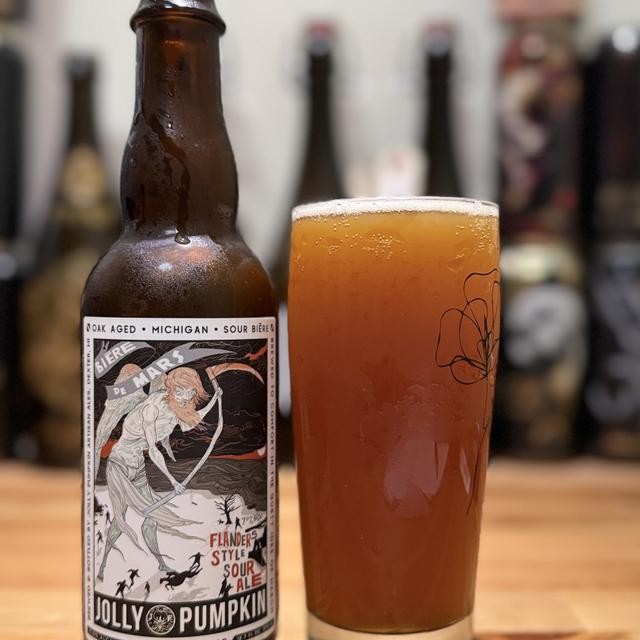 Beer De Mars has a warm amber color like the sunset over a wooden floor - Beer De Mars: A Drunkard's Journey Through the Century