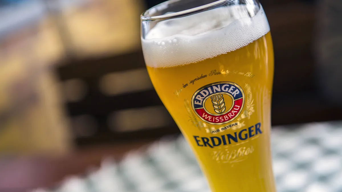 このビールは、黄金色をしていることが多く、醸造したてのビールのほのかな香りが、温かい気分を醸し出します - オクトーバーフェスト・ヴァイスビア：収穫の温かい息吹