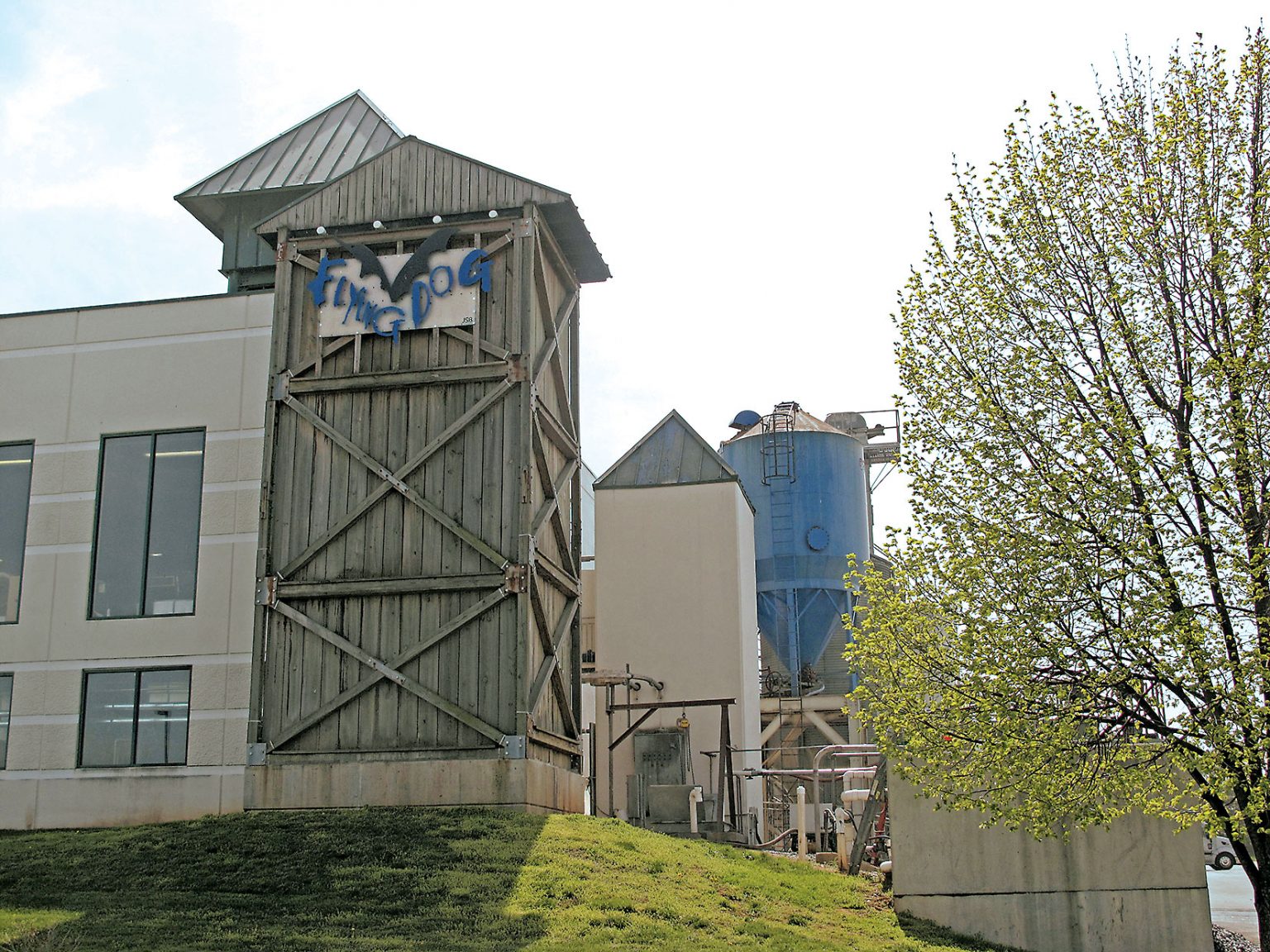 Duoc thanh lap vao nam 1990 tai Denver Colorado Flying Dog ngay tu nhung ngay dau da the hien minh la mot nha may bia khac biet - Pearl Necklace Chesapeake Stout: Kiệt T&aacute;c Đầy Quyến Rũ