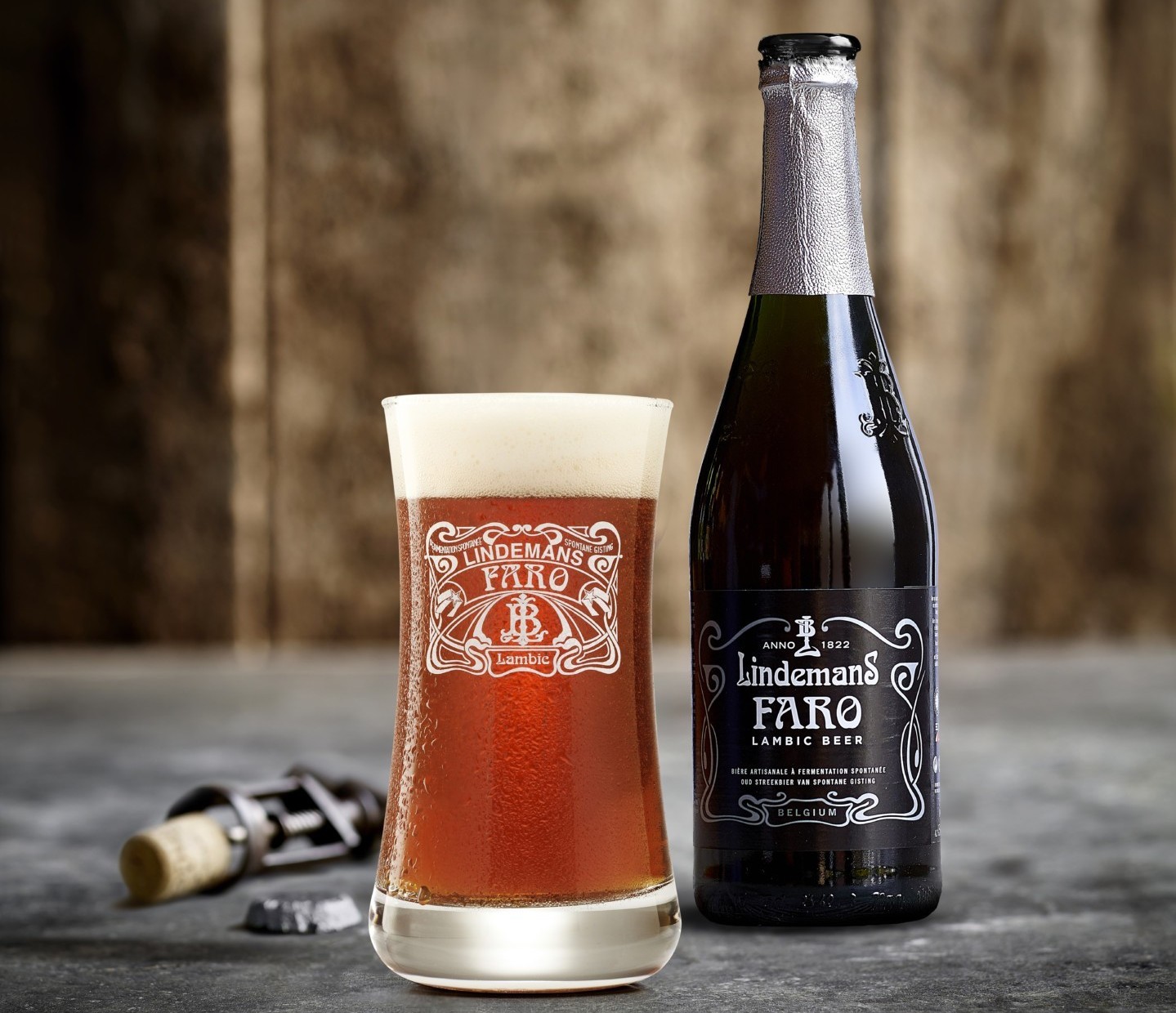 Faro Lindemans uses it like an electric painting embellished with delicate patterns - Faro Lindemans: Men of Heaven and 200-Year-Old Secrets