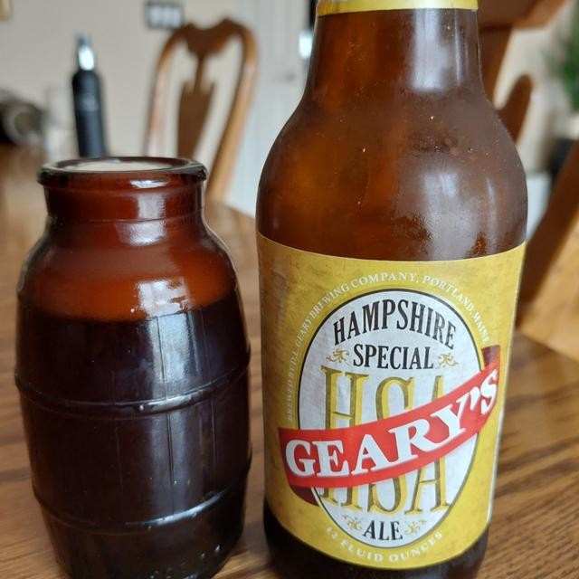 Geary's Hampshire Special Ale hat einen Hauch von Bernstein und ein warmes, reiches Aroma - Geary's Hampshire Special Ale: Ein reiches Malzaroma