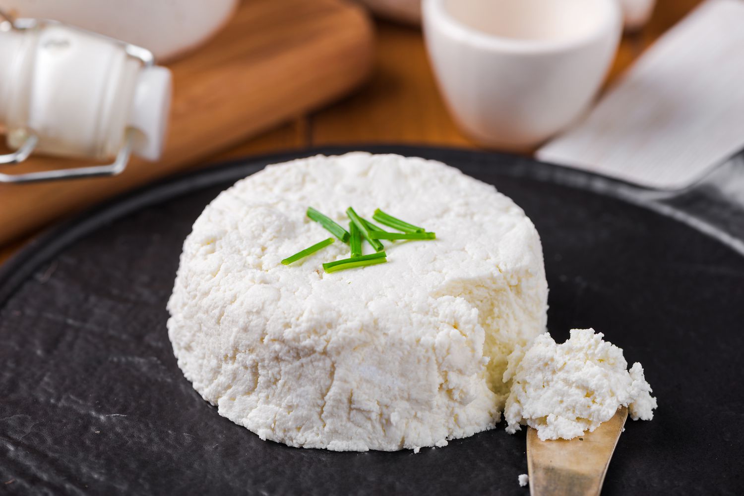 Goat cheese la lua chon hoan hao de ket hop voi bia Festina Peche - Festina P&ecirc;che - Nụ H&ocirc;n Ngọt Ng&agrave;o Từ Những Tr&aacute;i Đ&agrave;o M&ugrave;a Hạ