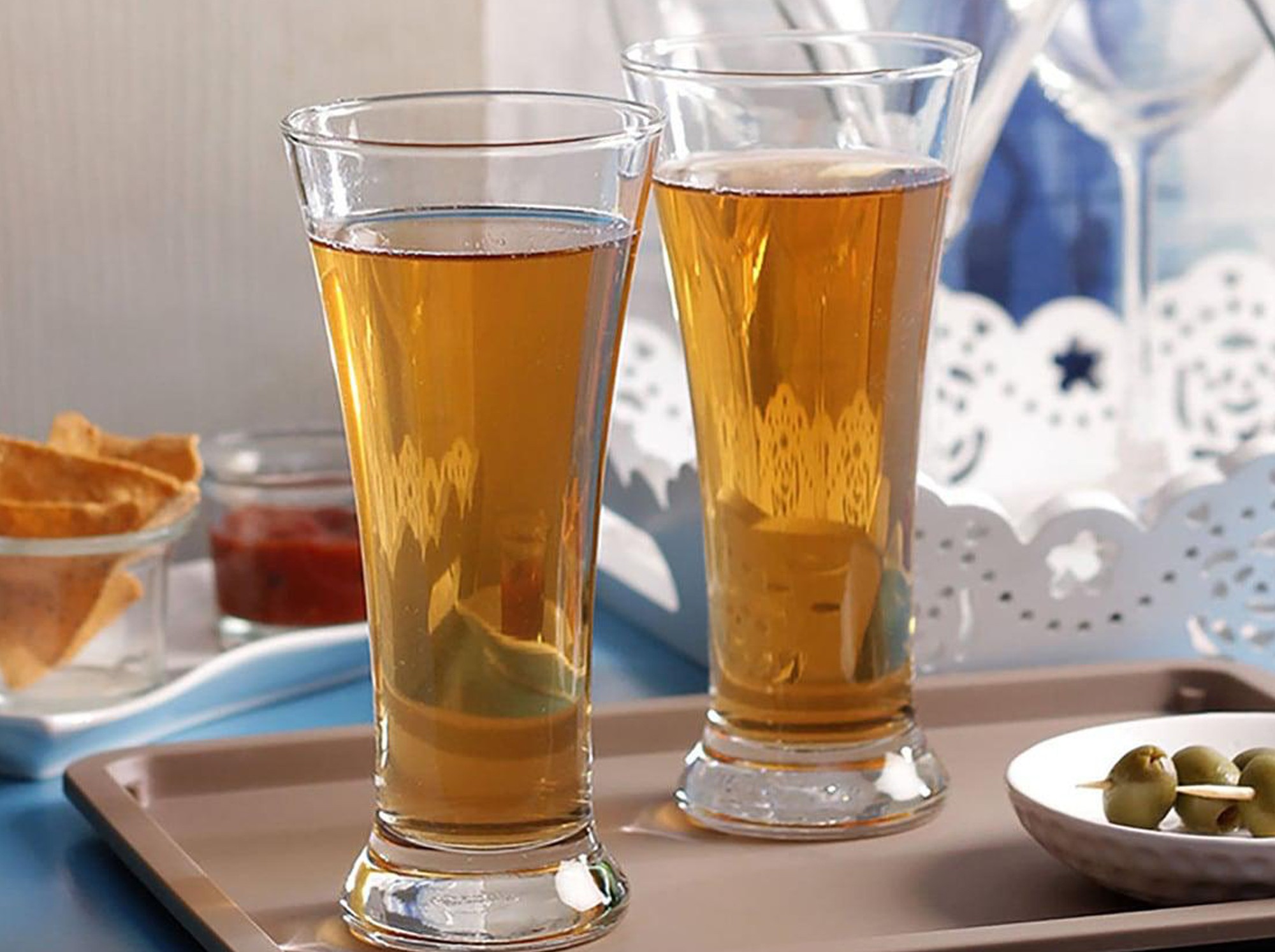 Wählen Sie ein Pilsenerglas oder einen Pokal – hoch und schlank wie ein Löwenzahn, der sich im Wind dreht – Imperial Spruce India Pilsner: Wildes und zartes Wildblumenaroma