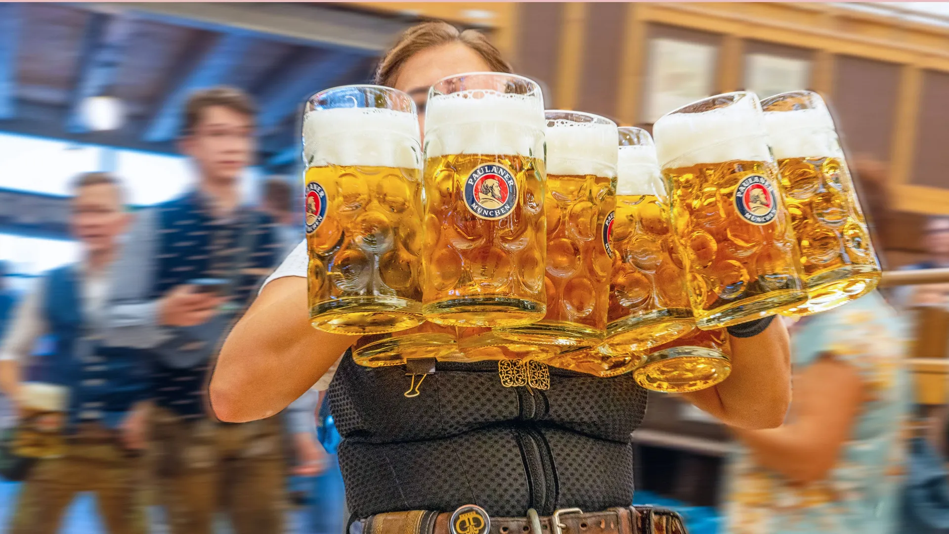 When poured into a glass, the white powder layer rises like a gentle breeze in the clear sky - Hofbräu Oktoberfestbier: The Breath of German Royalty