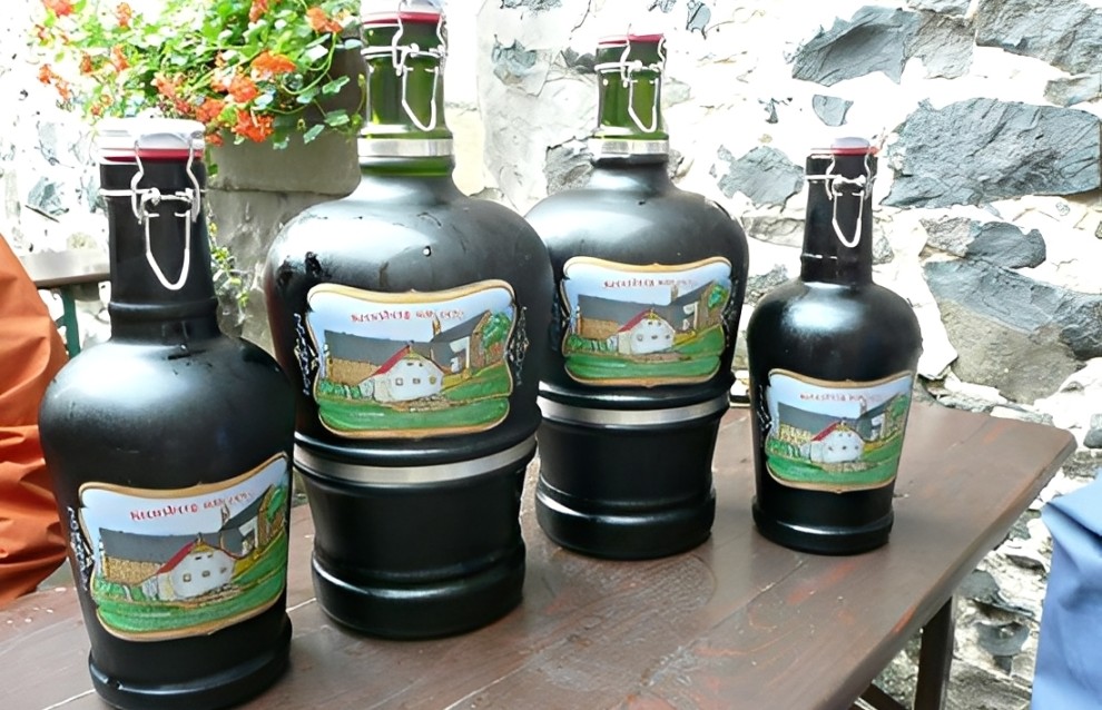 Kloster Kreuzberg Dunkel: Classic Bavarian Flavors Call Kloster Kreuzberg Dunkel is highly regarded by beer enthusiasts and the beer-loving community - Kloster Kreuzberg Dunkel: Classic Bavarian Flavor Calls