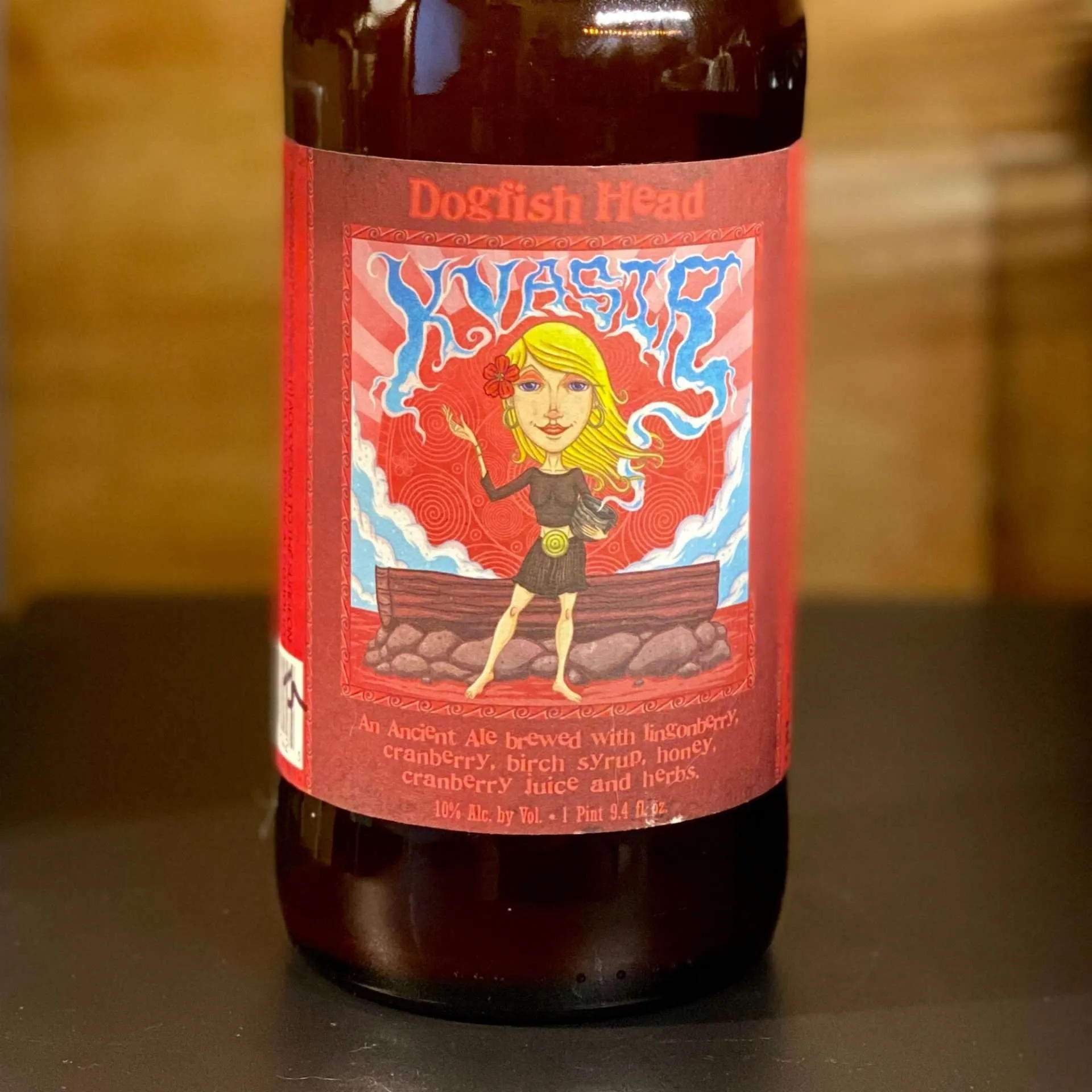 Kvasir verwendet nur eine kleine Hopfenmenge, um einen leichten, trockenen Nachgeschmack mit einer tiefen, dunklen Farbe zu erhalten - Kvasir – Ein Erbe, das in jedem Schluck Bier wiedergeboren wird