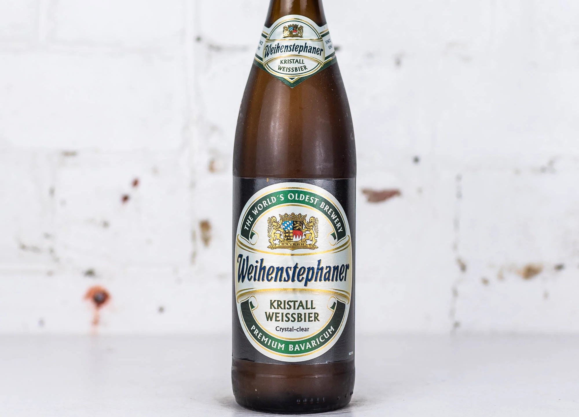 Weihenstephaner Kristallweissbier: The Crystal Gem of German Brewing Art Chilled at 7–9°C, fresh beer. A glass of Weizenbier tulip is the ideal companion for hot days - Weihenstephaner Kristallweissbier: The Crystal Gem of German Brewing Art