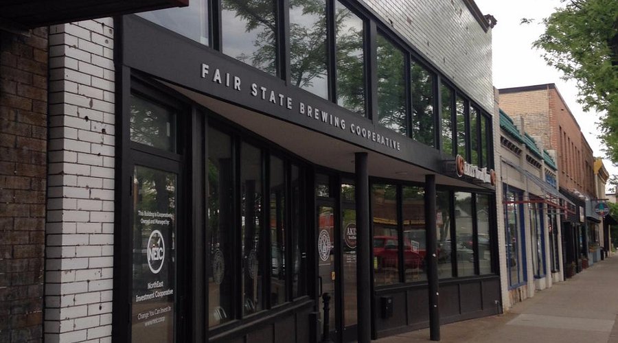 Side Pull: The Essence of Czech Lager in Every Drop of Golden Straw