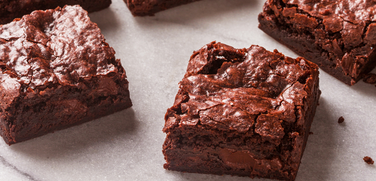 Ein Bissen leidenschaftlicher Brownie kombiniert mit Elephant Beer – fühlt sich an wie Jazzmusik am Abend - Elephant Beer: A Brave Rebellion