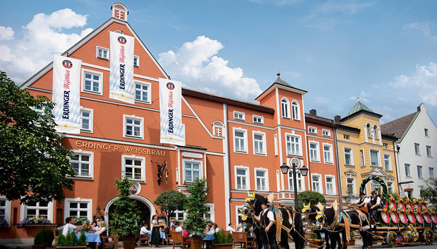 Erdinger Brewery - the birthplace of beer legends since 1886 - Erdinger Weissbier Kristallklar: The Transparent Pearl in the Sea